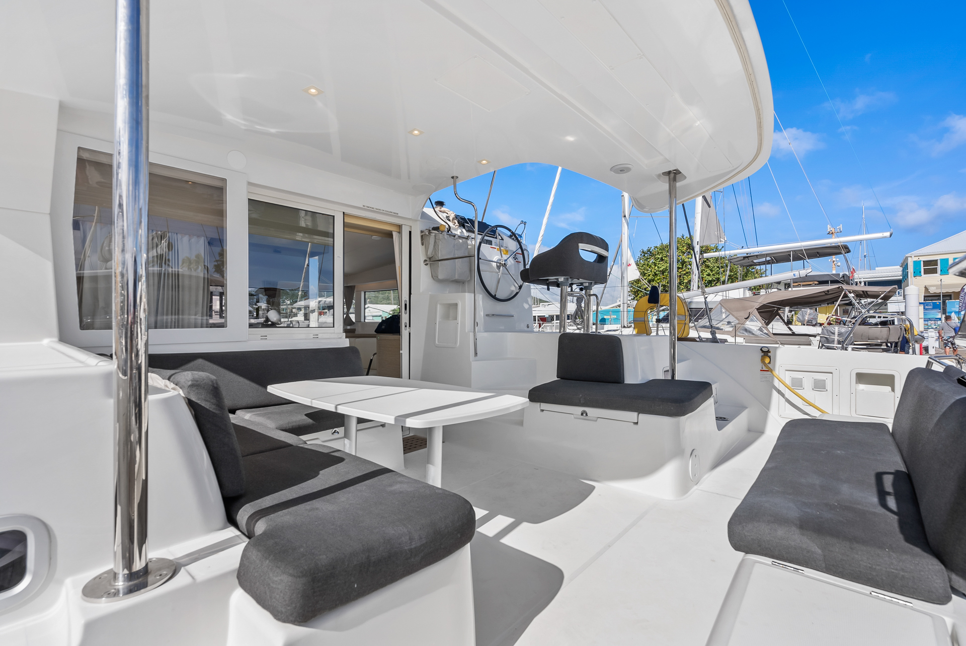 The saloon on the Lagoon 40