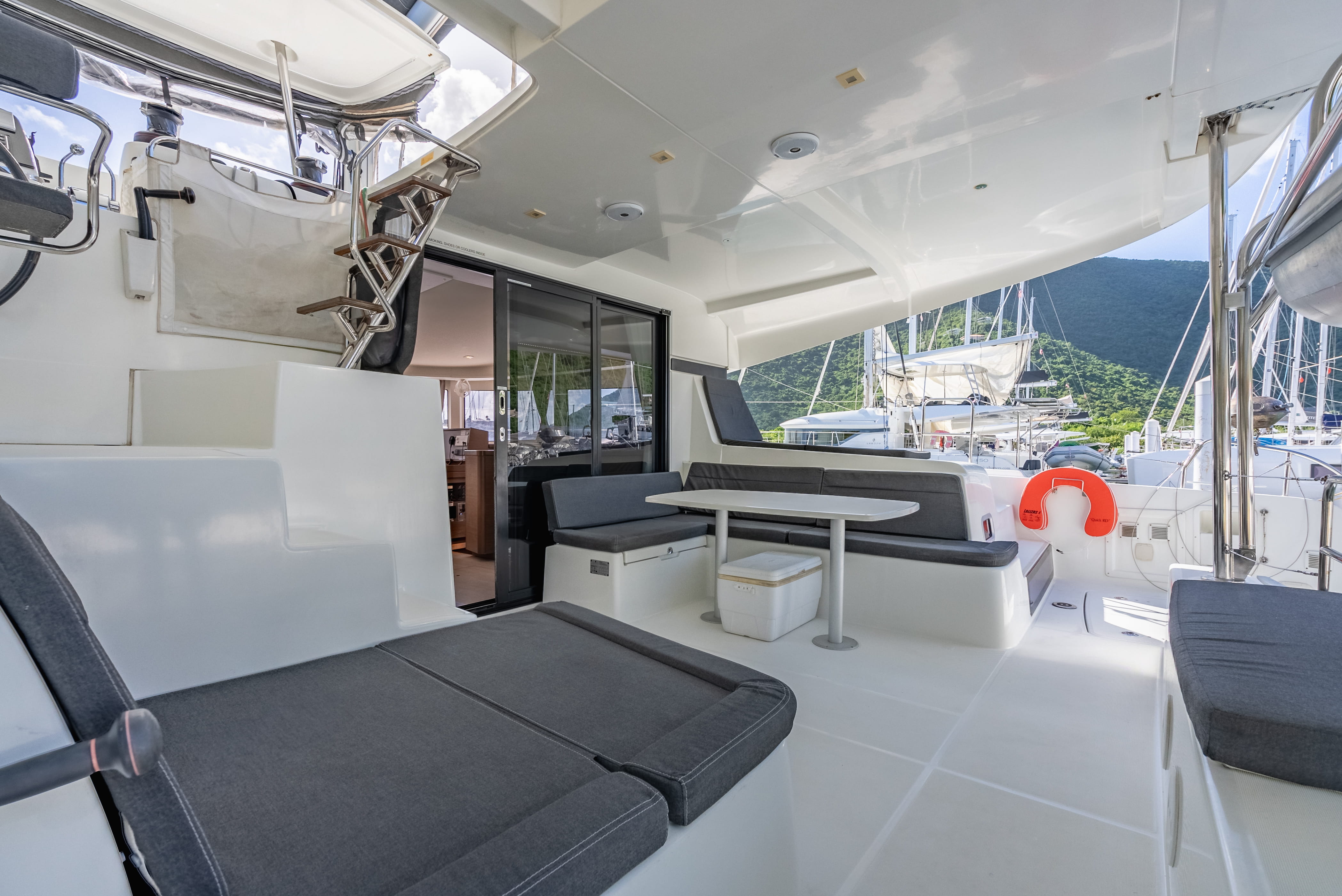 The saloon on the Lagoon 42
